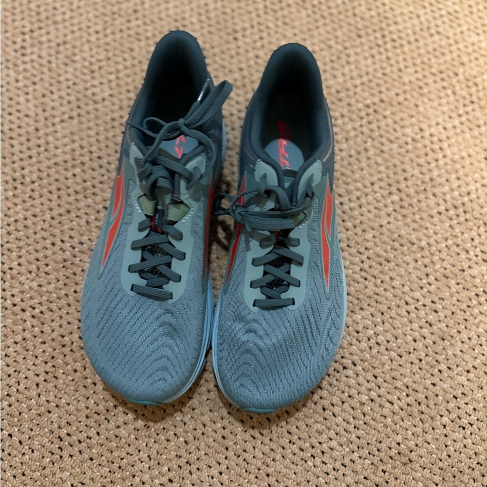 Never worn Altra Running shoes